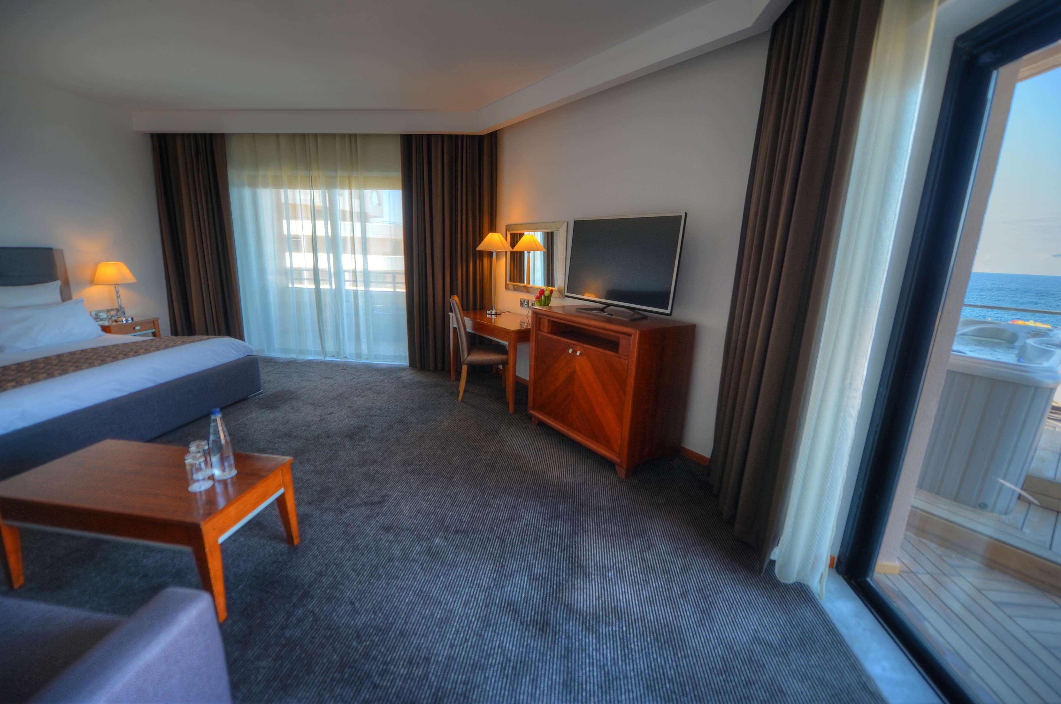 Radisson Blu Resort, Malta St. Julian'S Exterior photo A room at the hotel