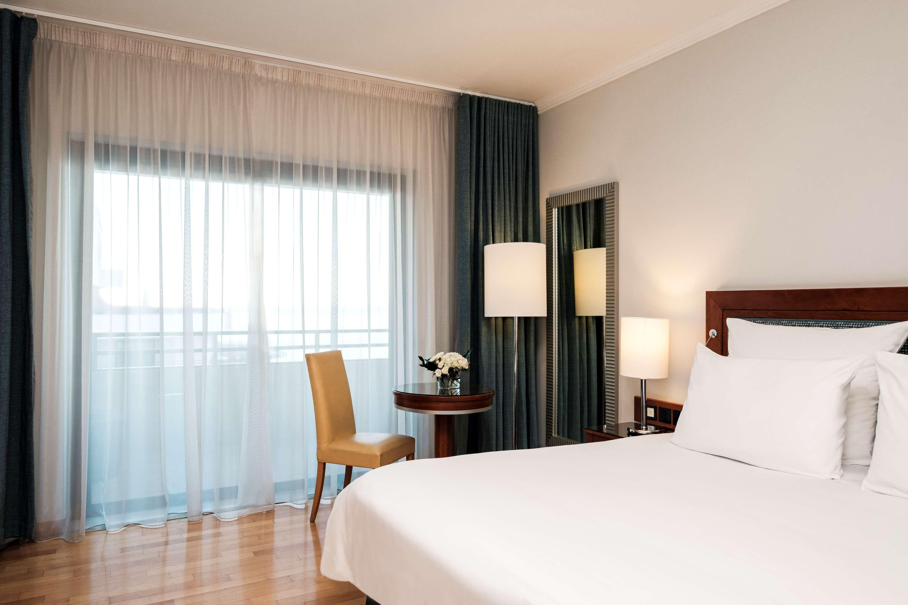 Radisson Blu Resort, Malta St. Julian'S Exterior photo A room at the hotel
