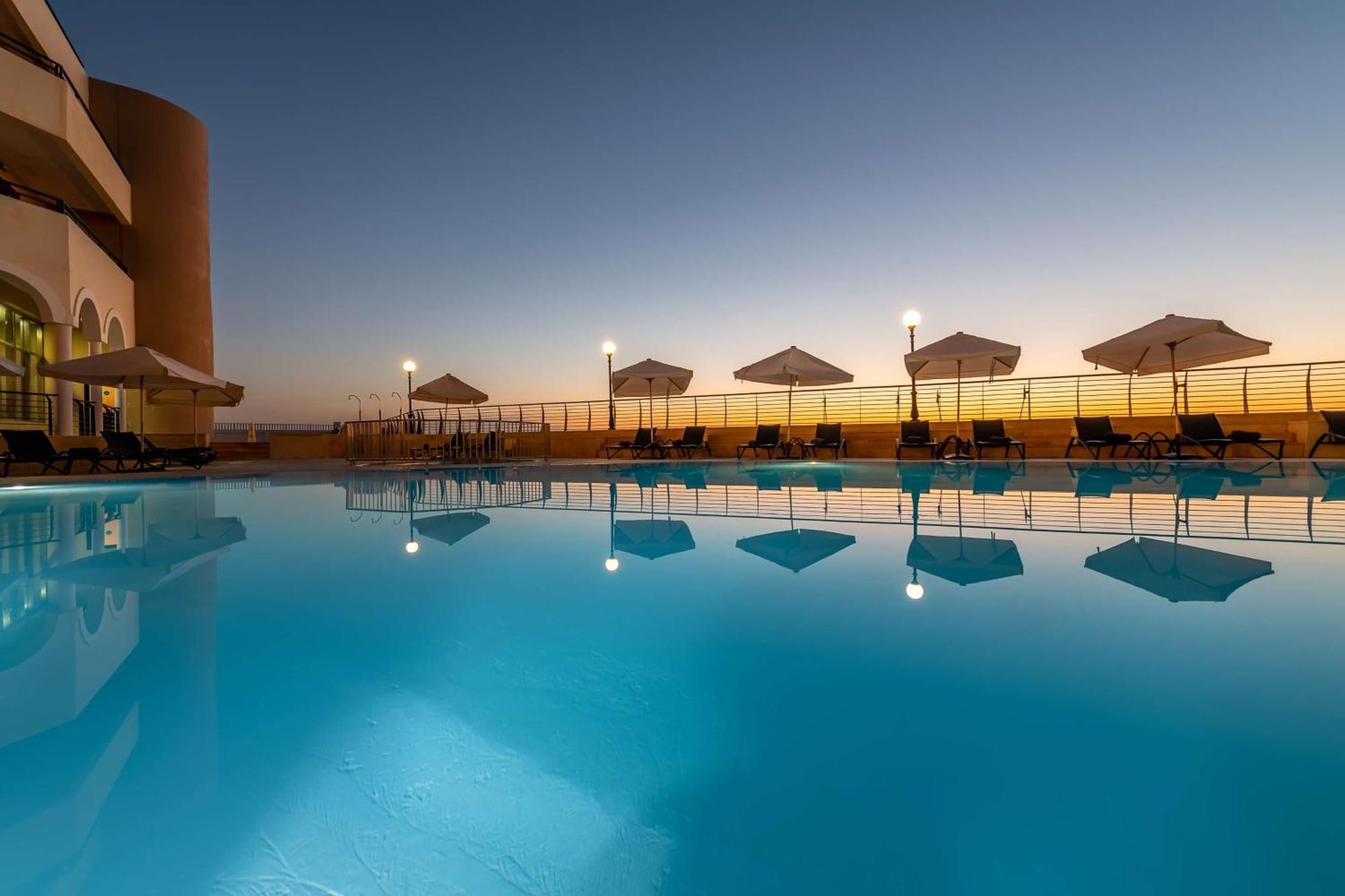 Radisson Blu Resort, Malta St. Julian'S Exterior photo The pool at the hotel