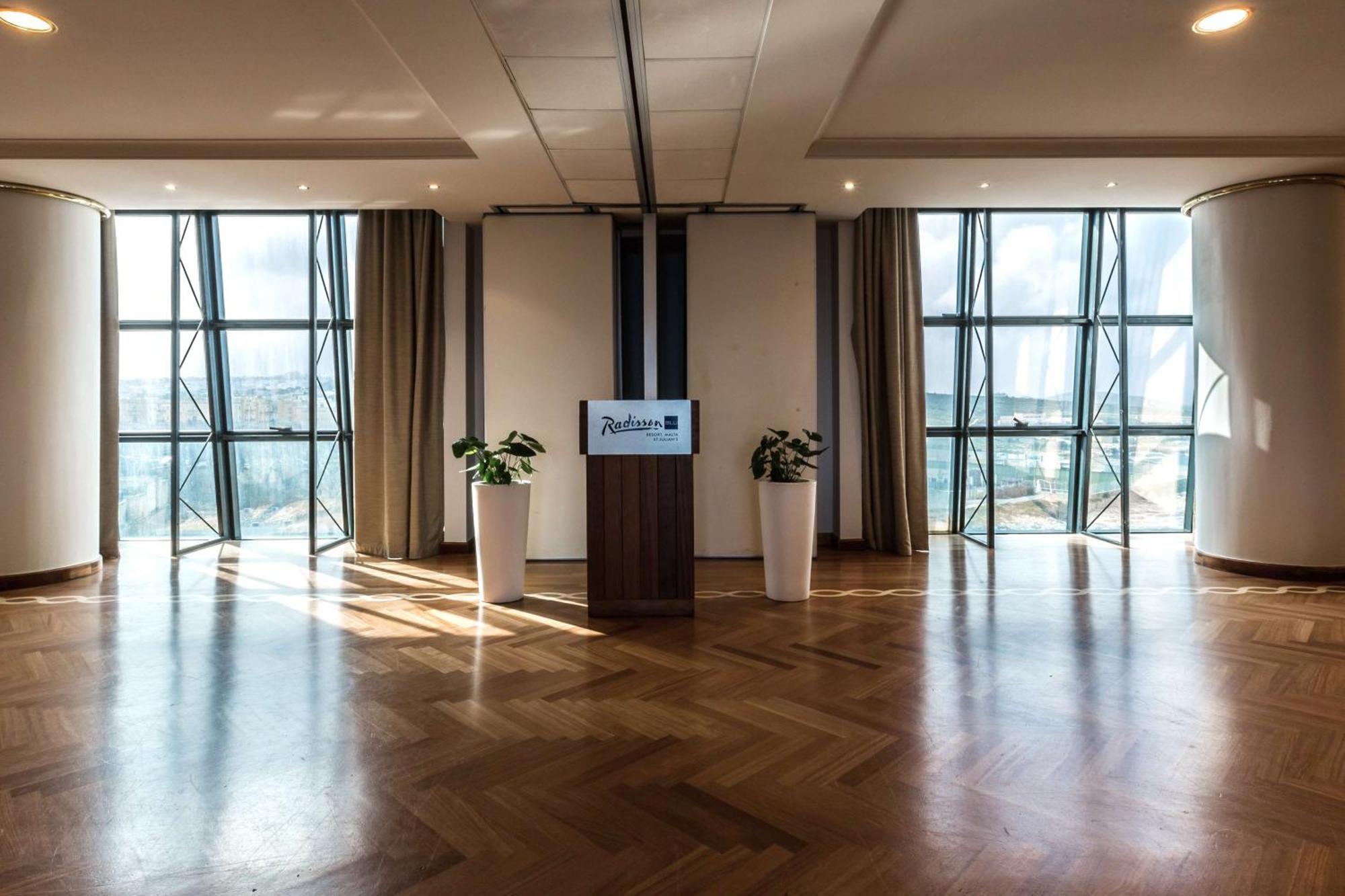 Radisson Blu Resort, Malta St. Julian'S Exterior photo The podium of the University of Novi Sad Rectorate