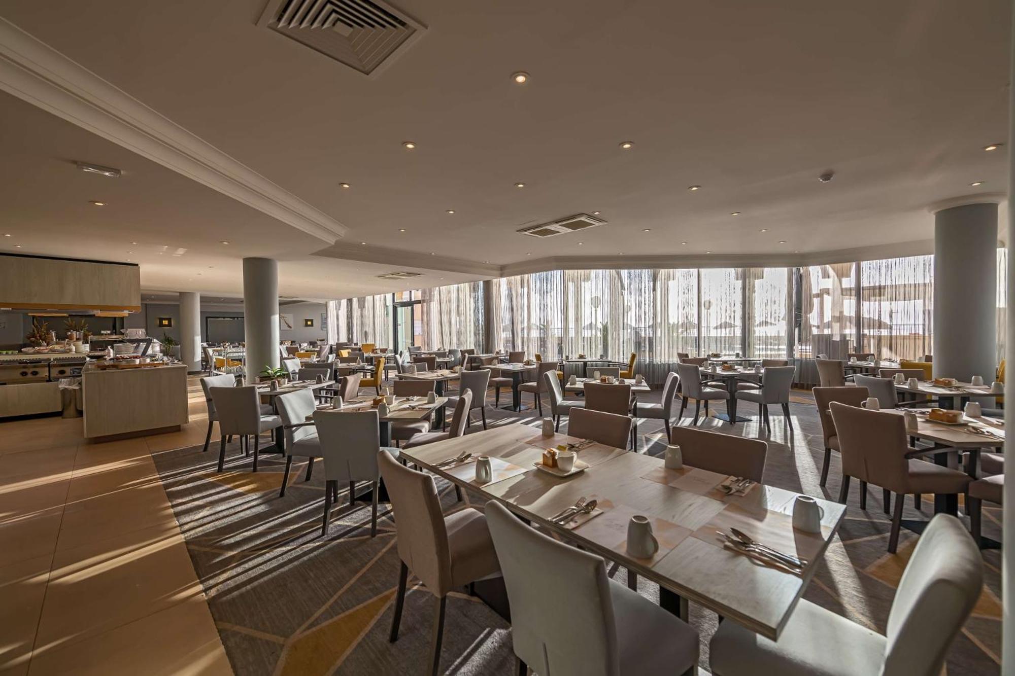 Radisson Blu Resort, Malta St. Julian'S Exterior photo The restaurant